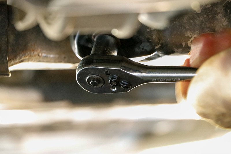 turning-socket-wrench.jpg