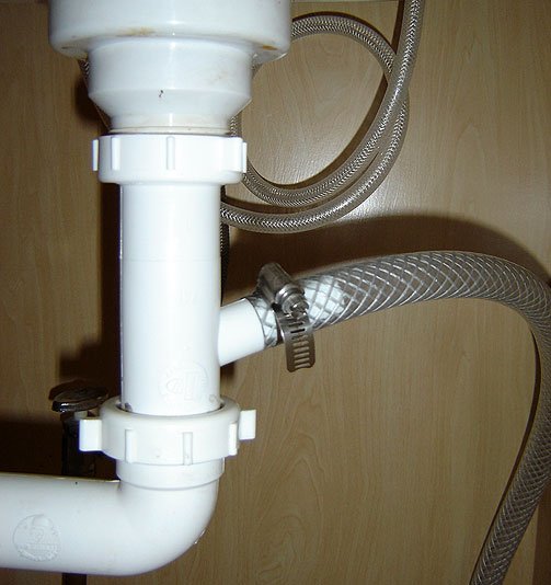 dishwasher-drain-hose-attached-to-pipe.jpg