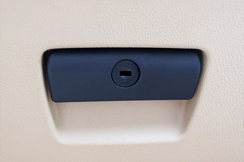 bmw-glove-compartment-handle-lock.jpg