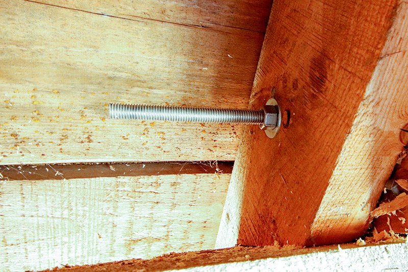 lag-bolt-roof-rafter-beam.jpg
