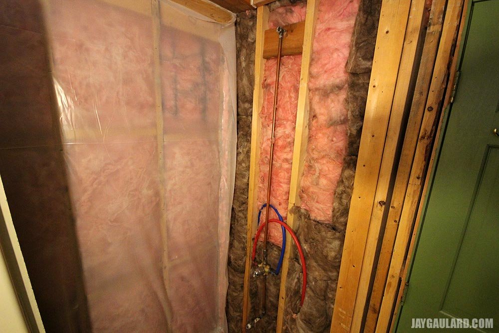 interior-wall-bathroom-fiberglass-insulation.jpg