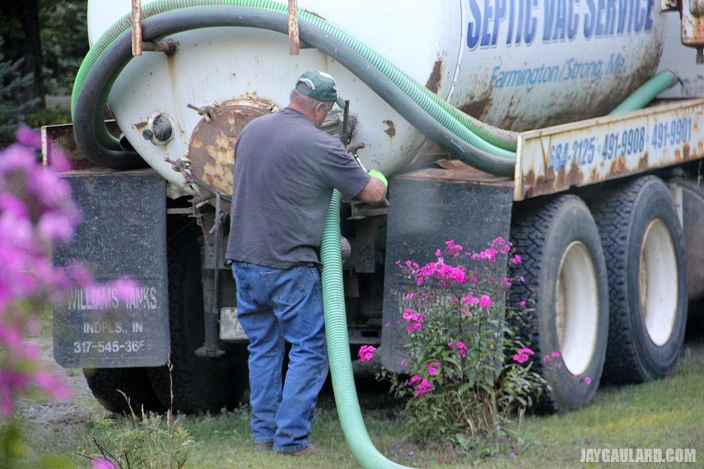 cleaning-septic-tank.jpg