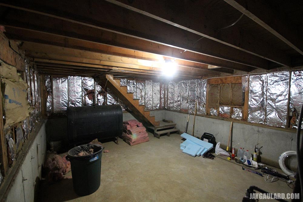 fiberglass-insulation-in-basement-walls.jpg