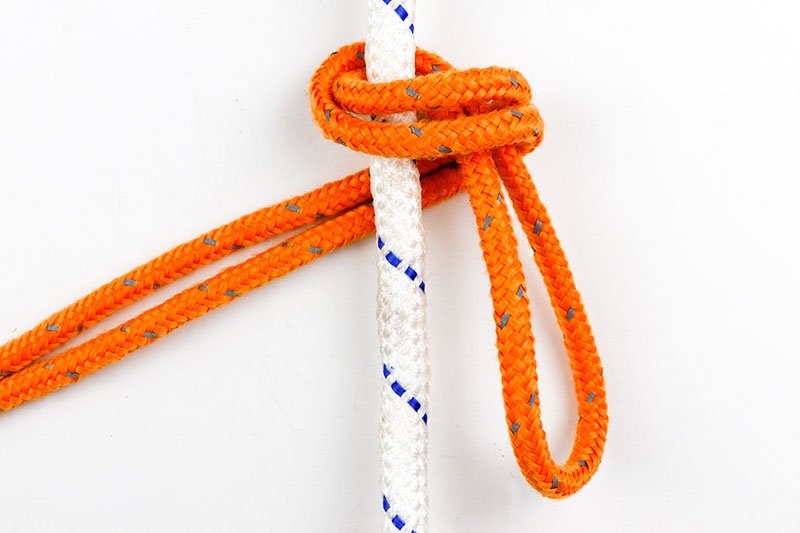 standing-part-under-climbing-rope.jpg
