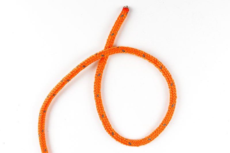 first-loop-bowstring-knot.jpg