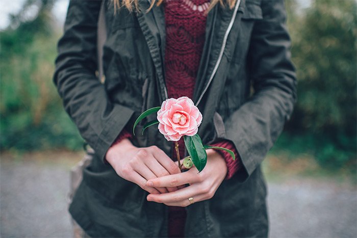 girl-holding-rose.jpg